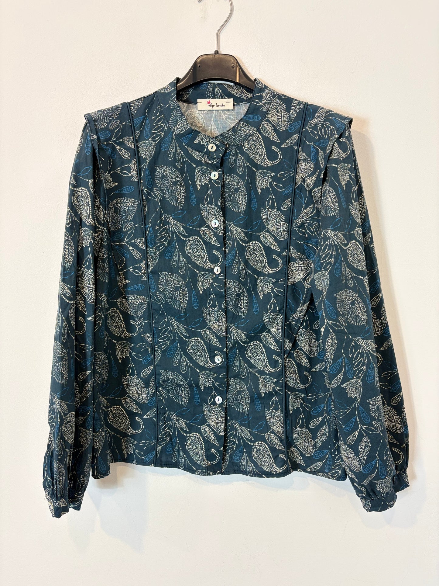 ALGO BONITO. Blusa estampada verdes. T S