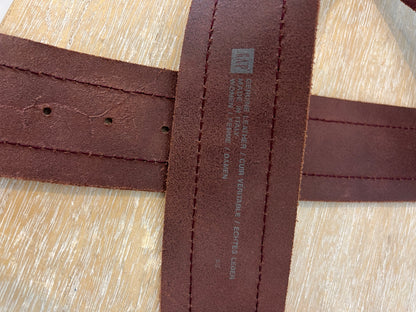 GAP. Burgundy leather belt. TS/M