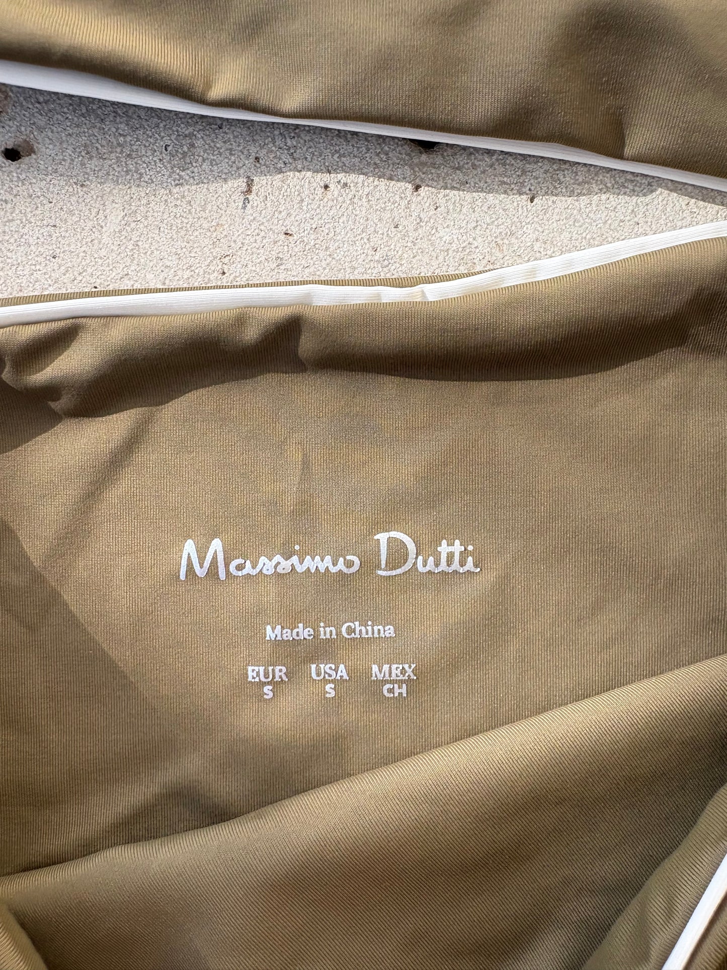 MASSIMO DUTTI.  Bañador verde asimétrico