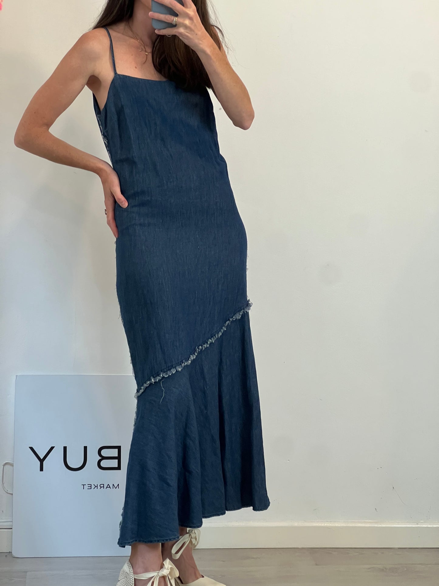 ZARA. Vestido largo denim detalles deshilachados