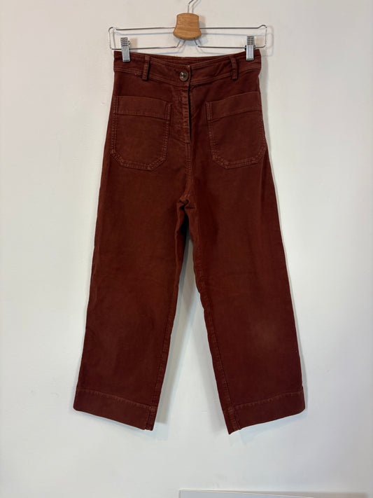 SESSÚN. Pantalón granate bolsillos