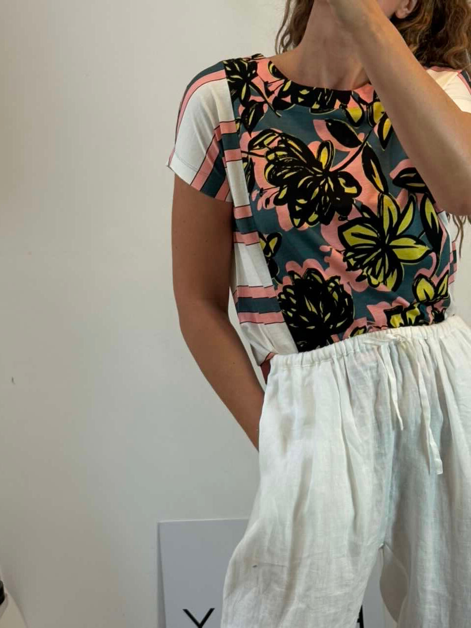 MAxMARA. Camiseta rayas y dibujo