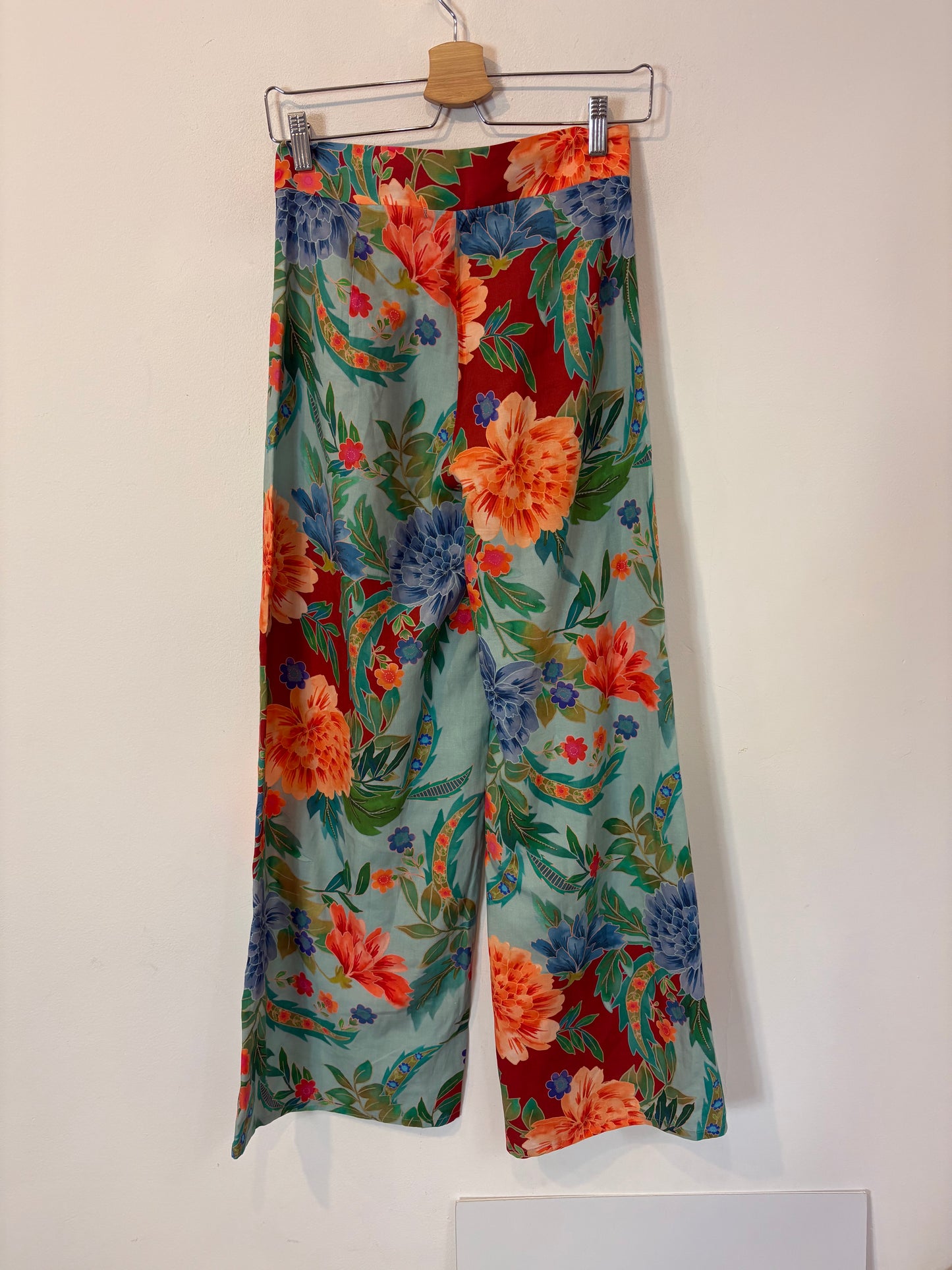 LUNA LLENA. pantalón fluido flores