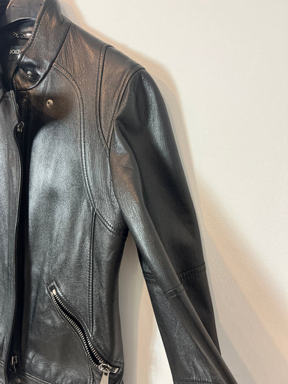 DOLCE & GABBANA. Chaqueta piel negra.. T 42 (38)