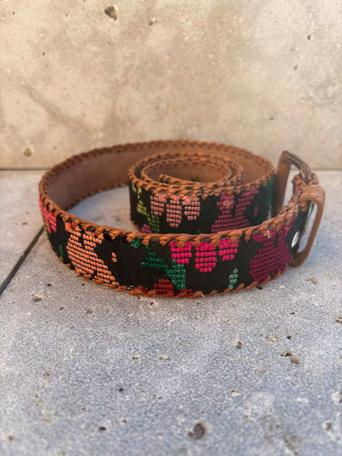 Cinturón piel bordados