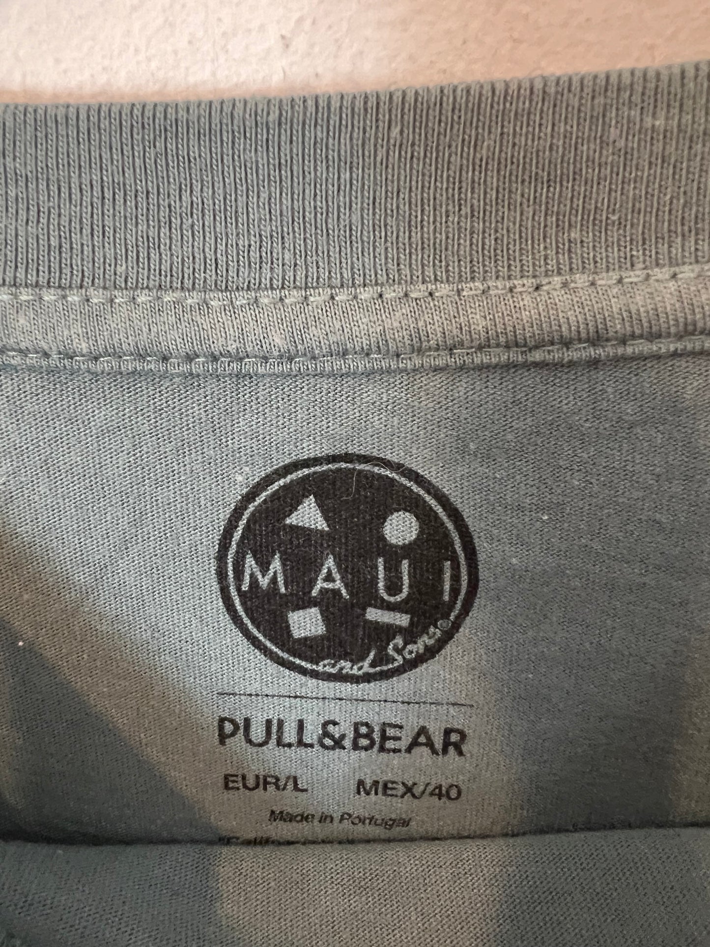 PULL&BEAR. Camiseta azul crop dibujo. T L