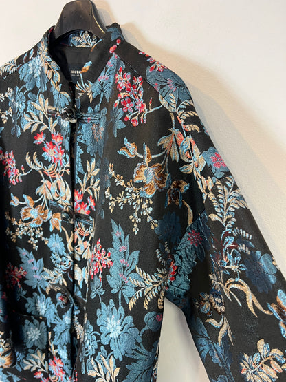 ZARA. Chaqueta negra bordados estilo asiático. T M