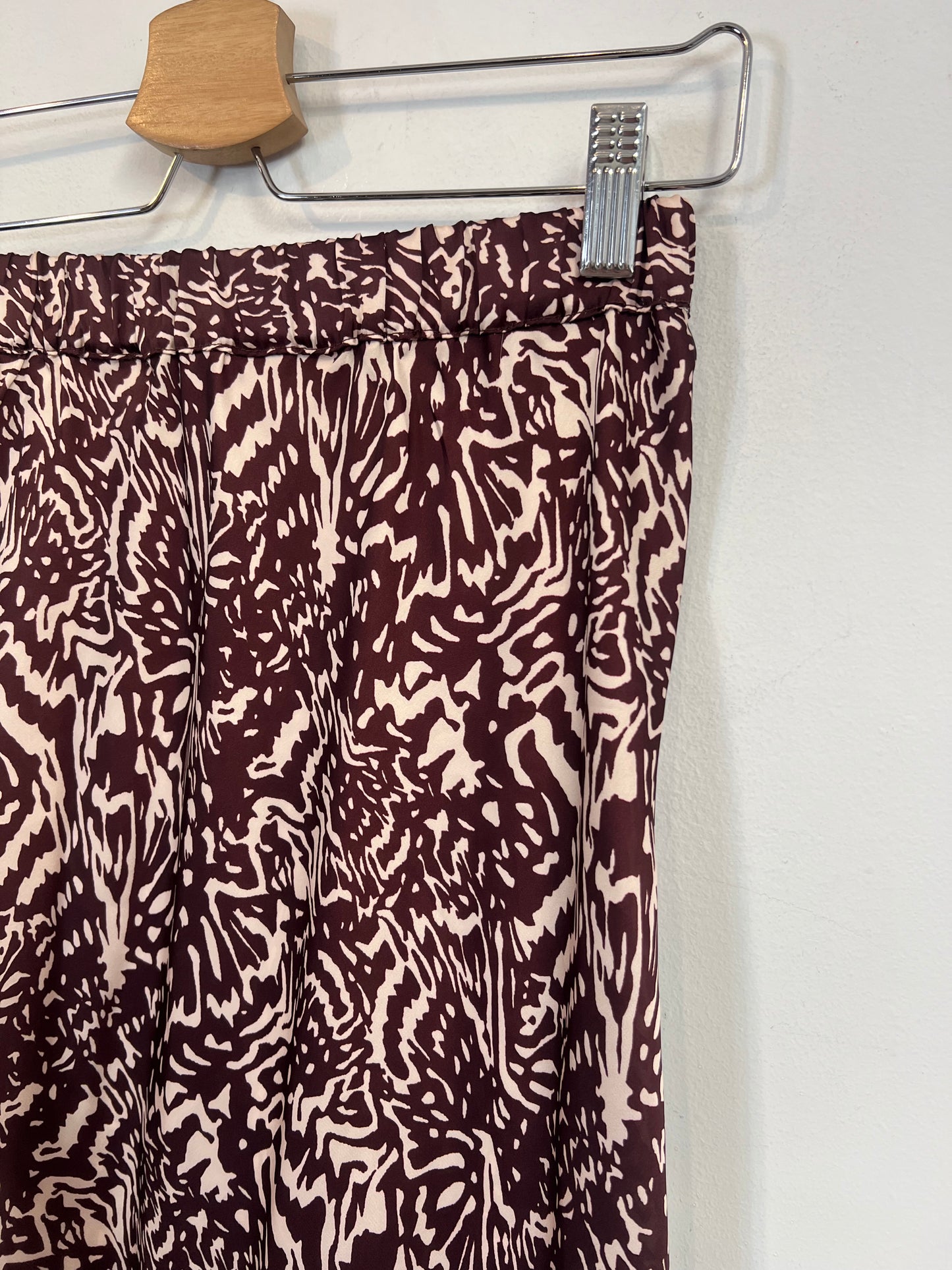 SATELA. Conjunto blusa y falda fluido estampado. T S