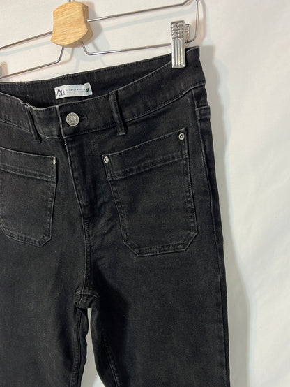 ZARA. Denim cropped bolsillos negro. T 40