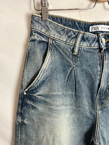 ZARA. Pantalón denim estilo baggy . T 38