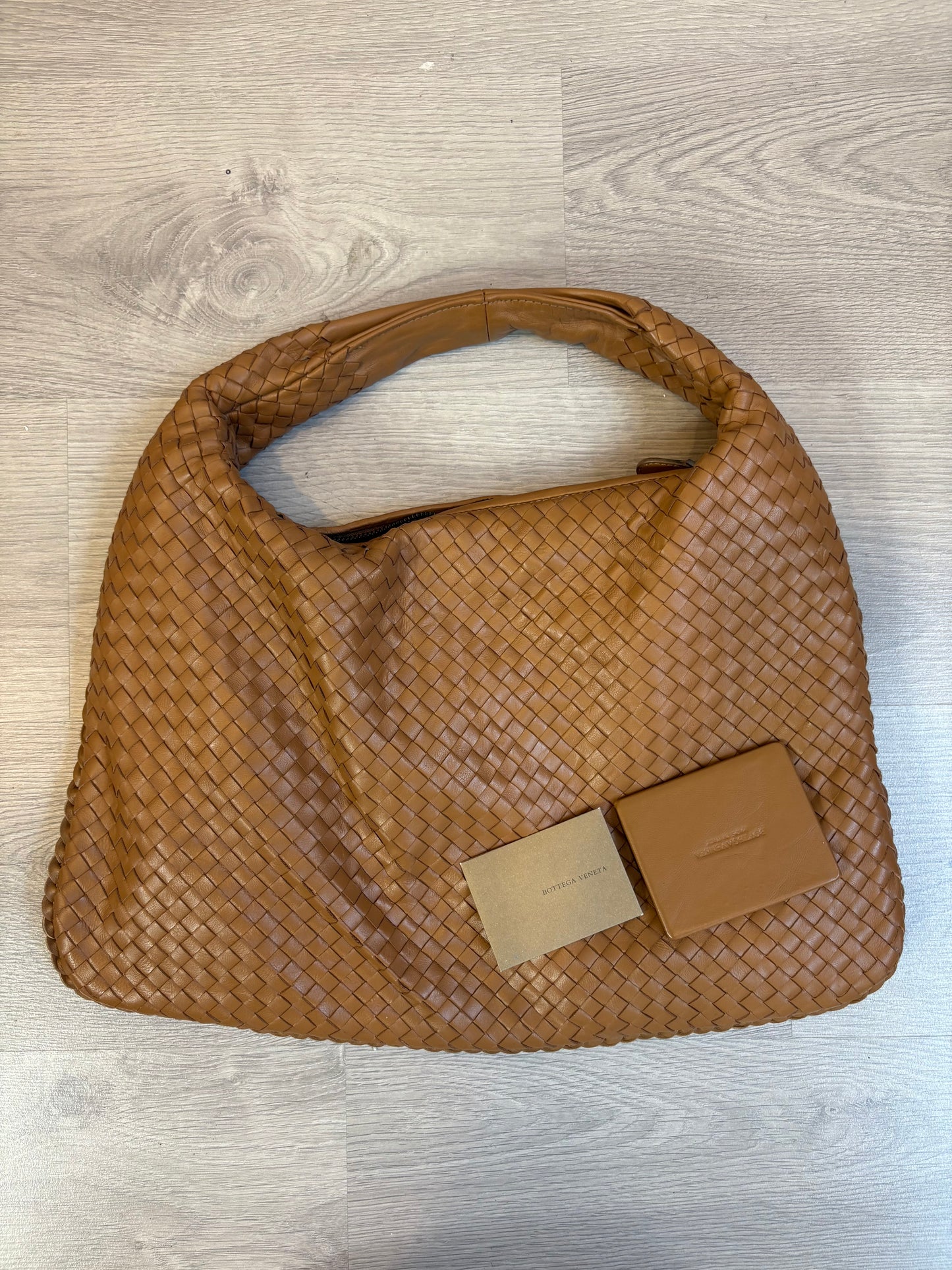 BOTTEGA VENETA. Bolso de hombro piel trenzada