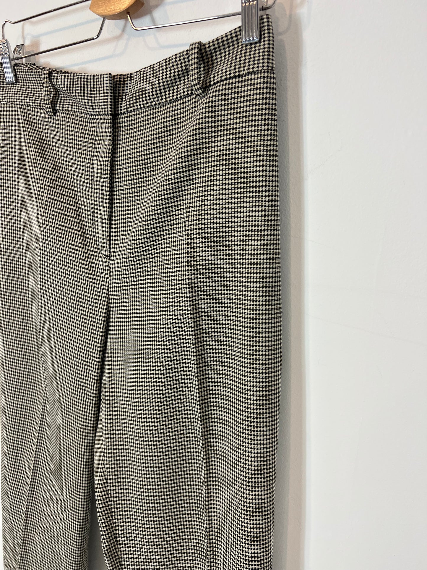 ZARA. Pantalón de cuadros beige y negro  T.m