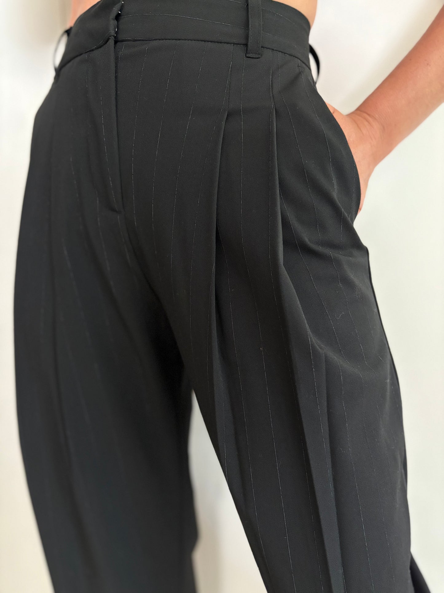 SAMSOE SAMSOE. Pantalón negro pinzas raya diplomática. T 36