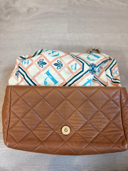 PARIS 64. Bolso piel camel asa larga