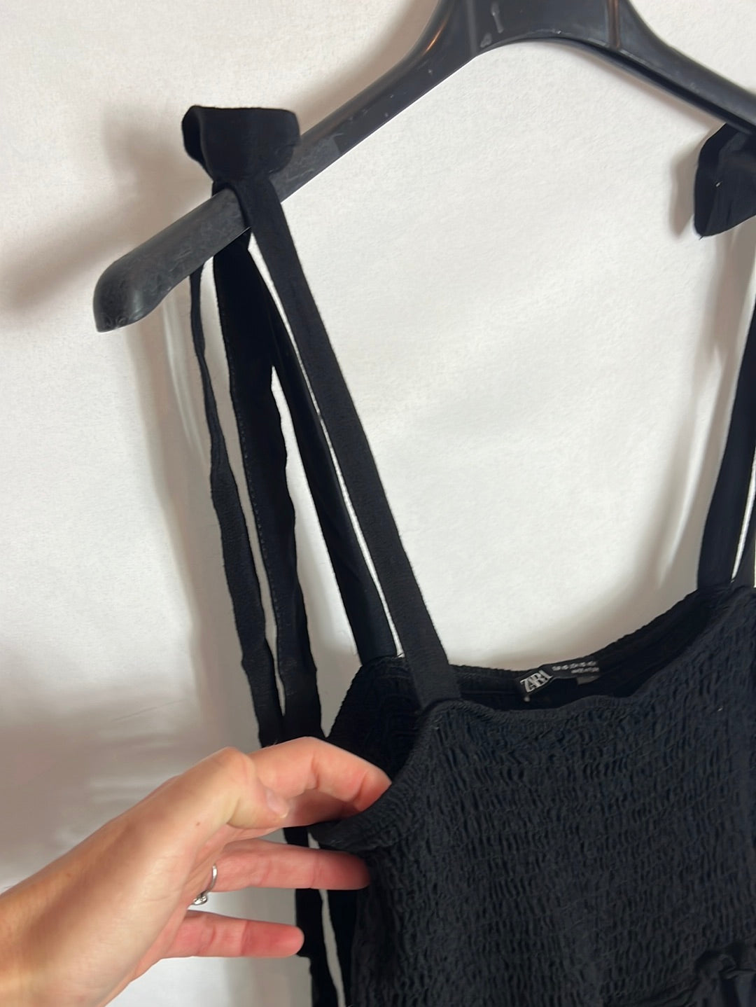 ZARA. Vestido negro midi tirante lazada T.xs