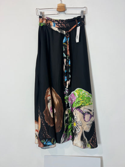 OTRAS. Falda larga fluida estampado caras. T M