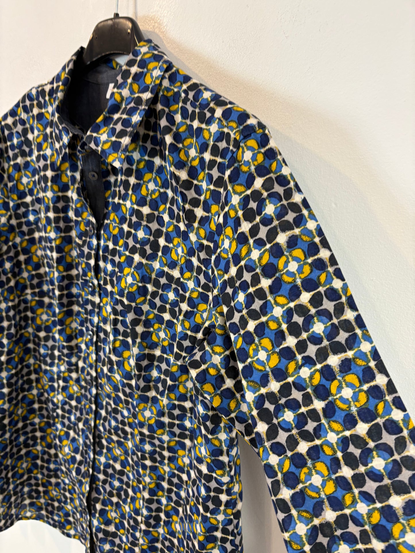 S. OLIVER. Camisa azul estampada