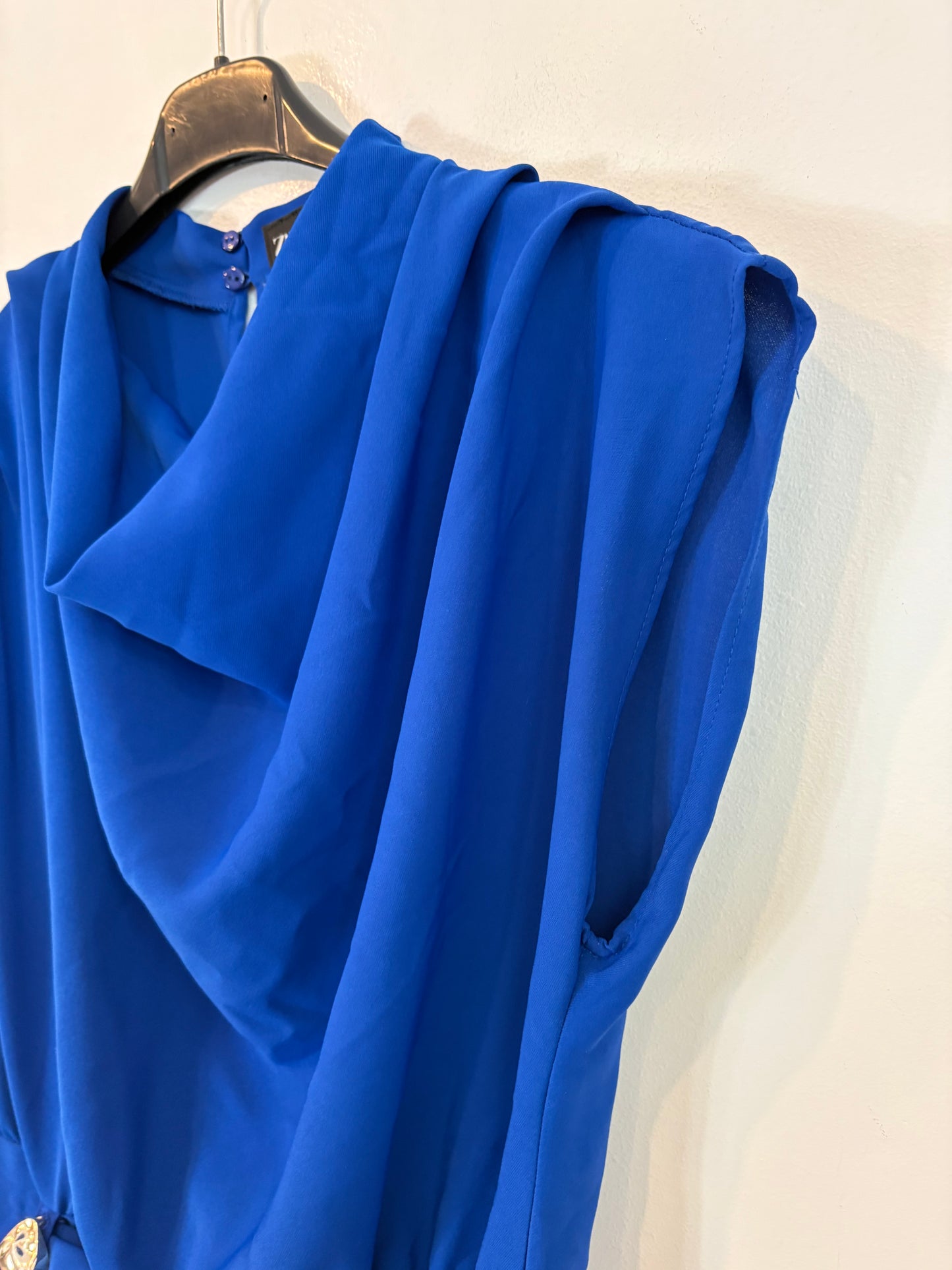 ZARA. Vestido corto azul broche. T M