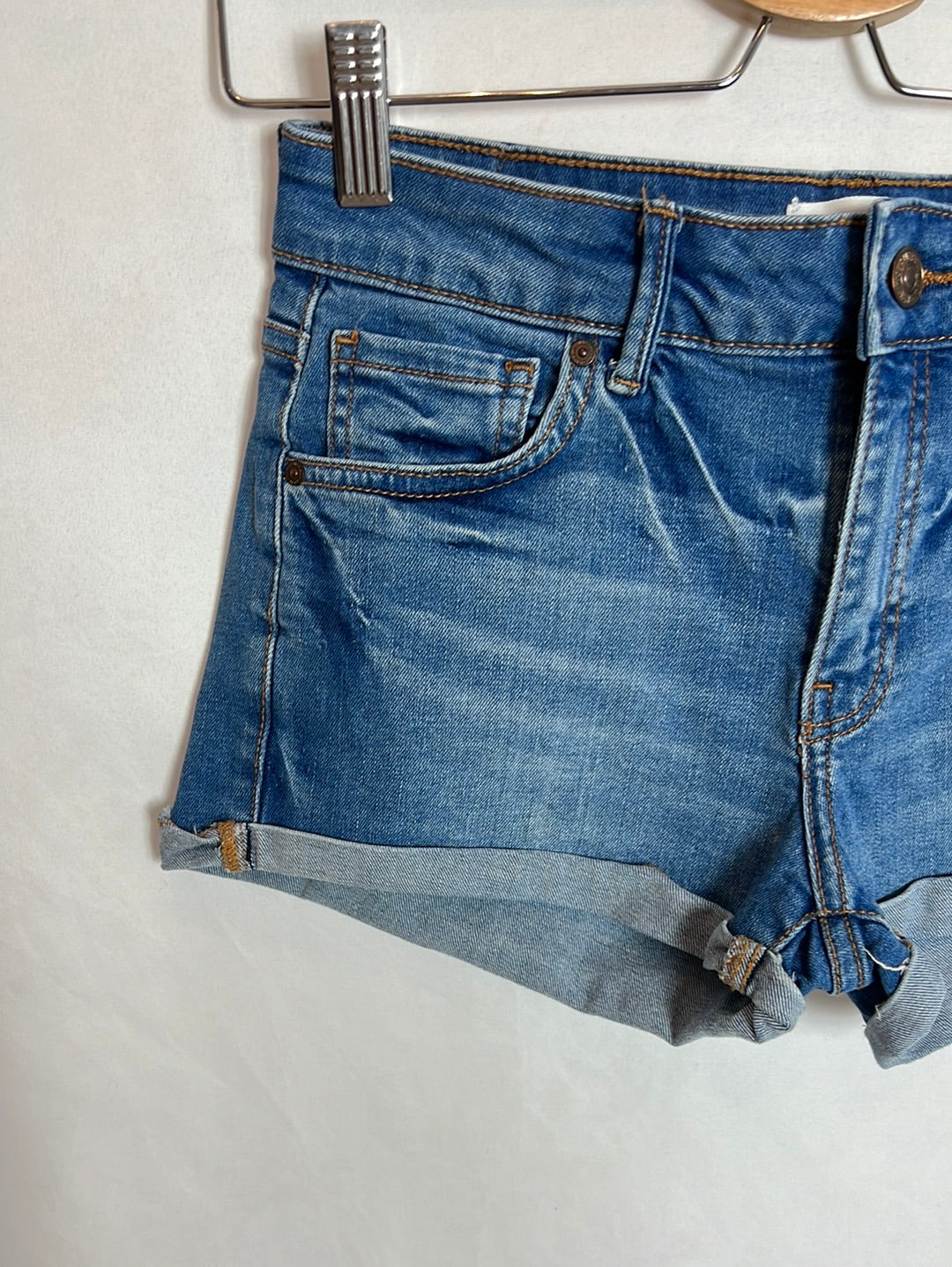 MANGO. Mini shorts denim T.36