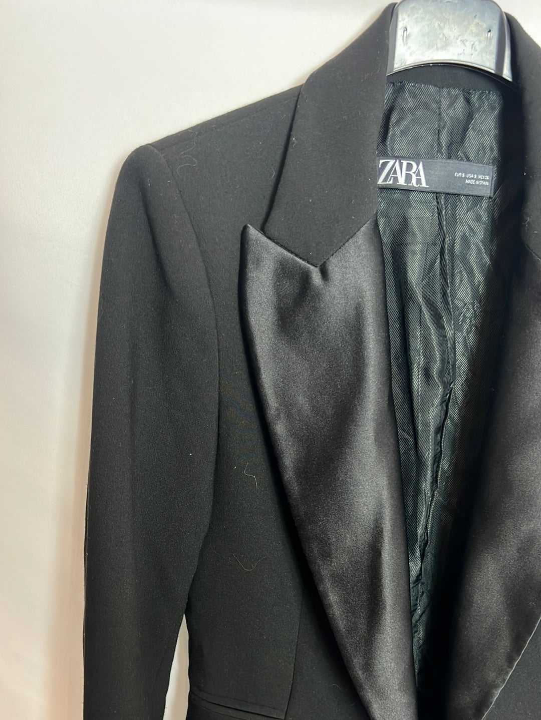 ZARA. Black blazer with satin lapel. TS (Tara)