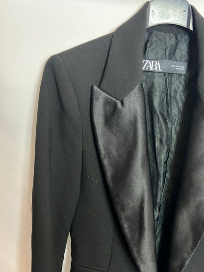ZARA. Black blazer with satin lapel. TS (Tara)