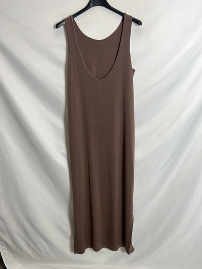 ZUA. Vestido midi marrón escote espalda. T M