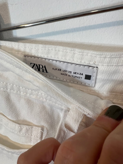 ZARA. Falda midi denim blanca . T XS