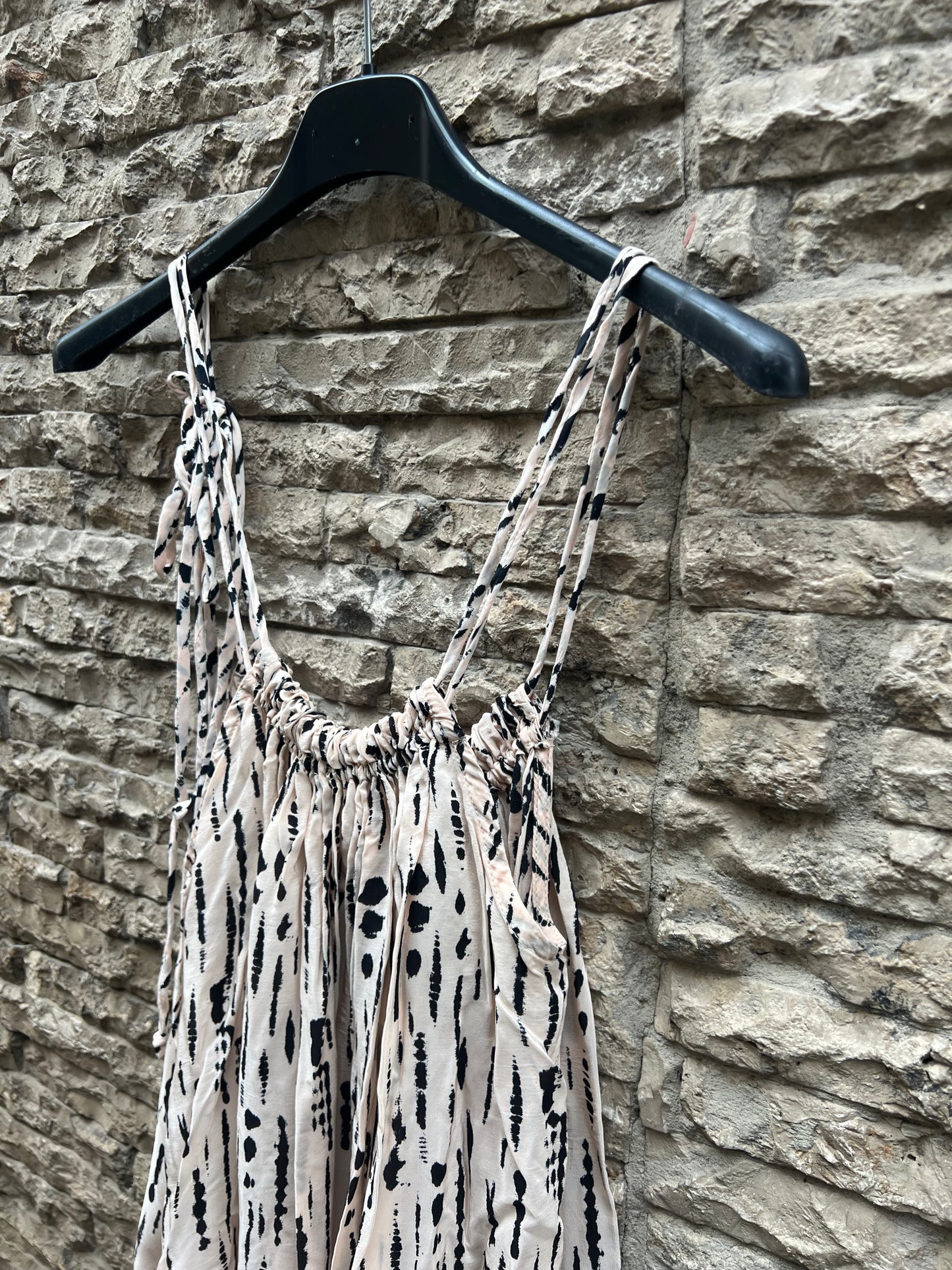 MANGO. Vestido largo beige halter. T XS