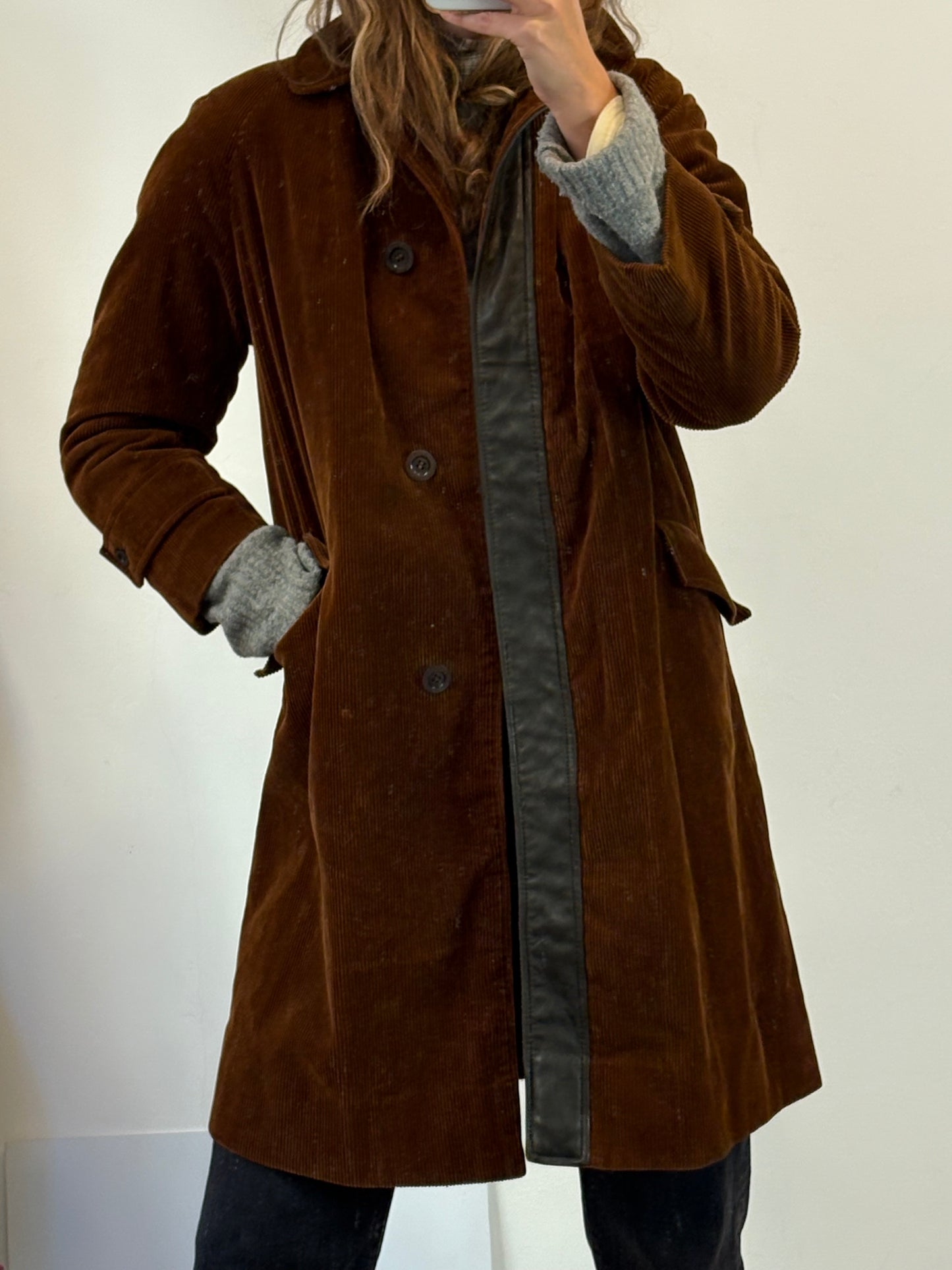 OTRAS.Abrigo  marrón textura vintage