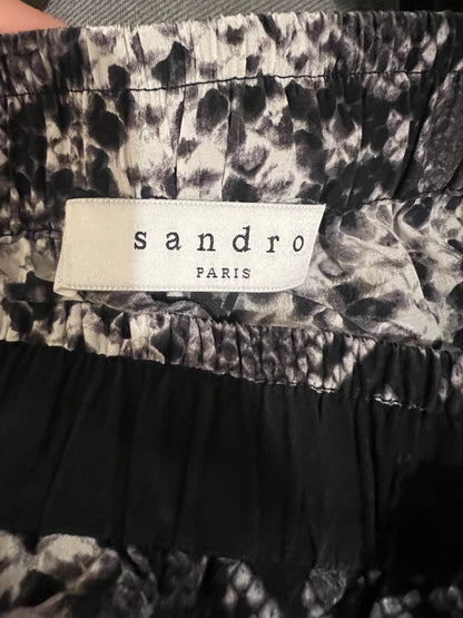 SANDRO. Shorts seda animal print. T 1 (S)