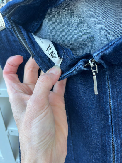 ZARA. Vestido denim palabra de honor