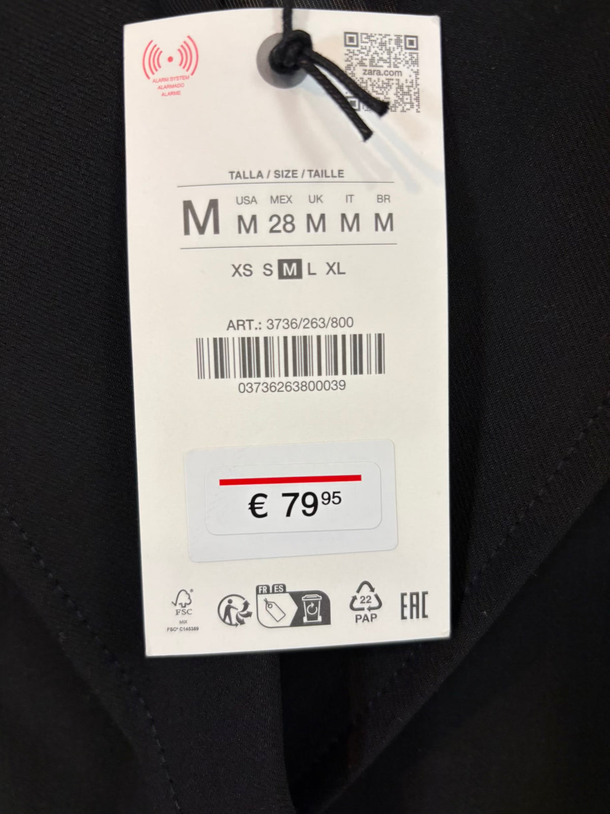 ZARA. Blazer negra detalle cintura