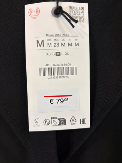 ZARA. Blazer negra detalle cintura