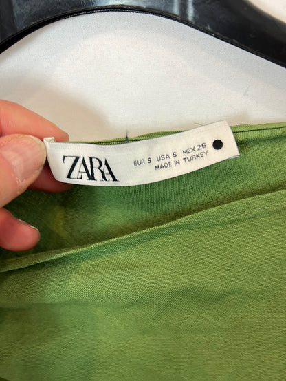 ZARA. Vestido largo verde T.s