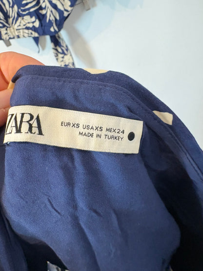 ZARA. Conjunto falda y blusa azul estampado