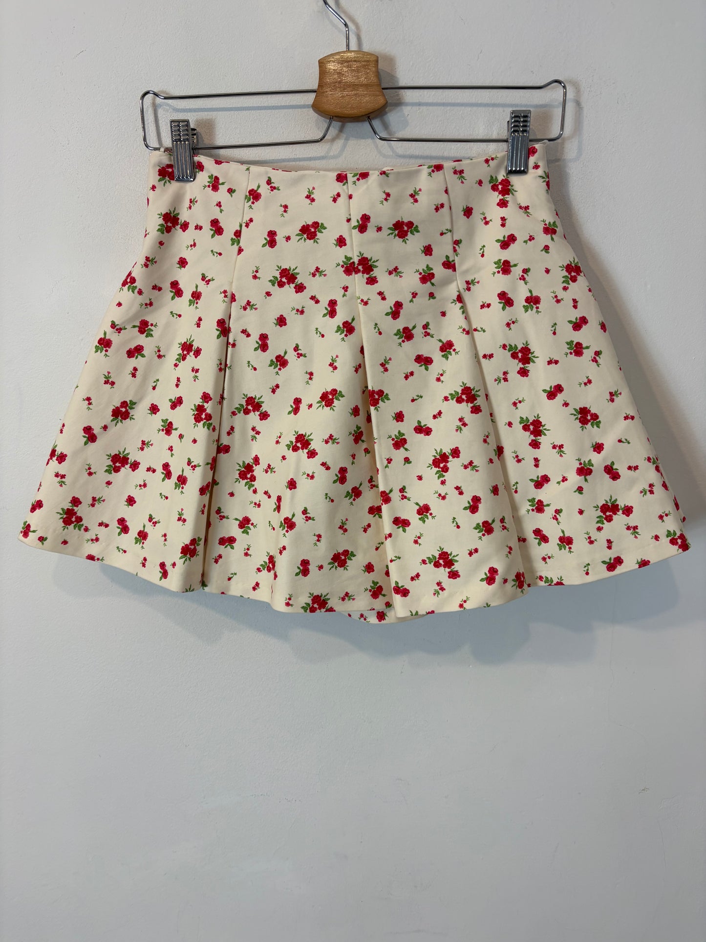 ZARA. Conjunto falda y top flores mini