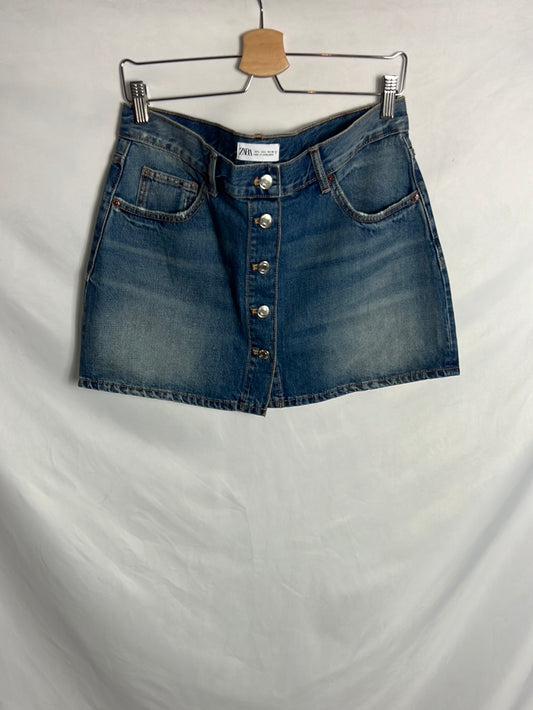 ZARA. Buttoned denim skirt. T.L.