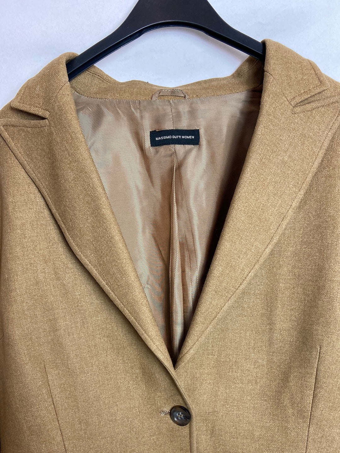 MASSIMO DUTTI. Camel wool blazer. Size 46