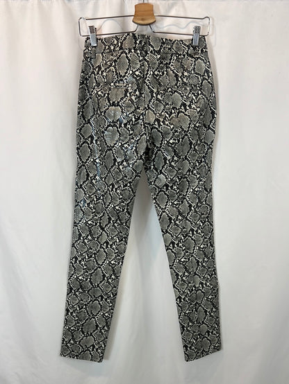 ZARA. Pantalón animal print polipiel T.34