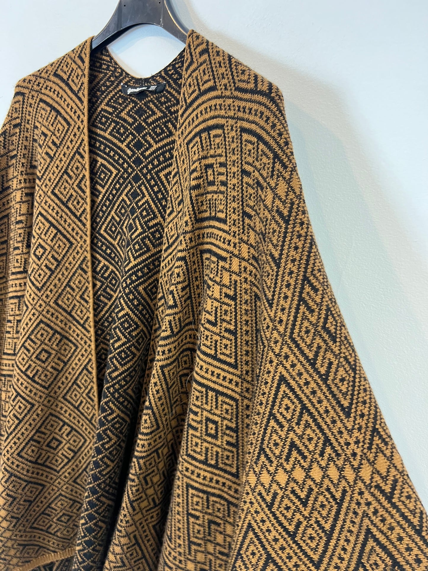 STRADIVARIUS. Kimono punto estampado geométrico. T M