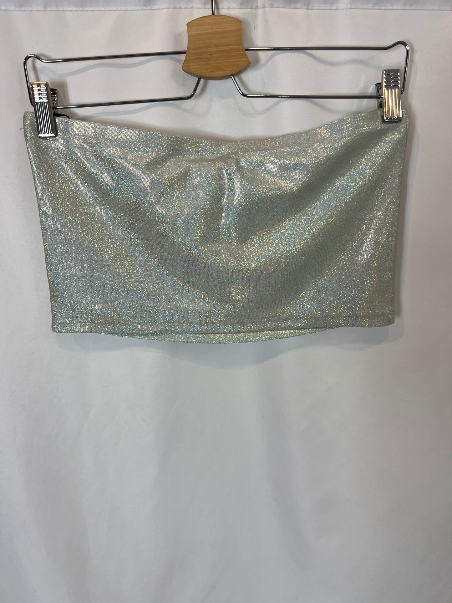 H&M. Top palabra de honor brillo. T M