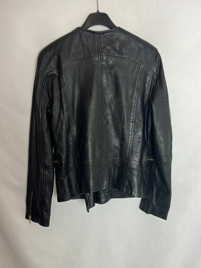 MANGO. Chaqueta piel negra. T L