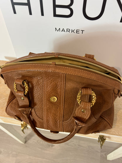 VALENTINO GARAVANI. Bolso camel detalles dorados (TARA)