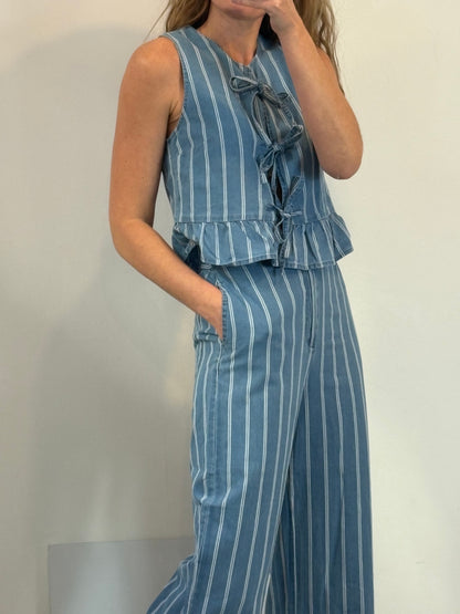 DES PETITS HAUTS. Conjunto denim ligero rayas