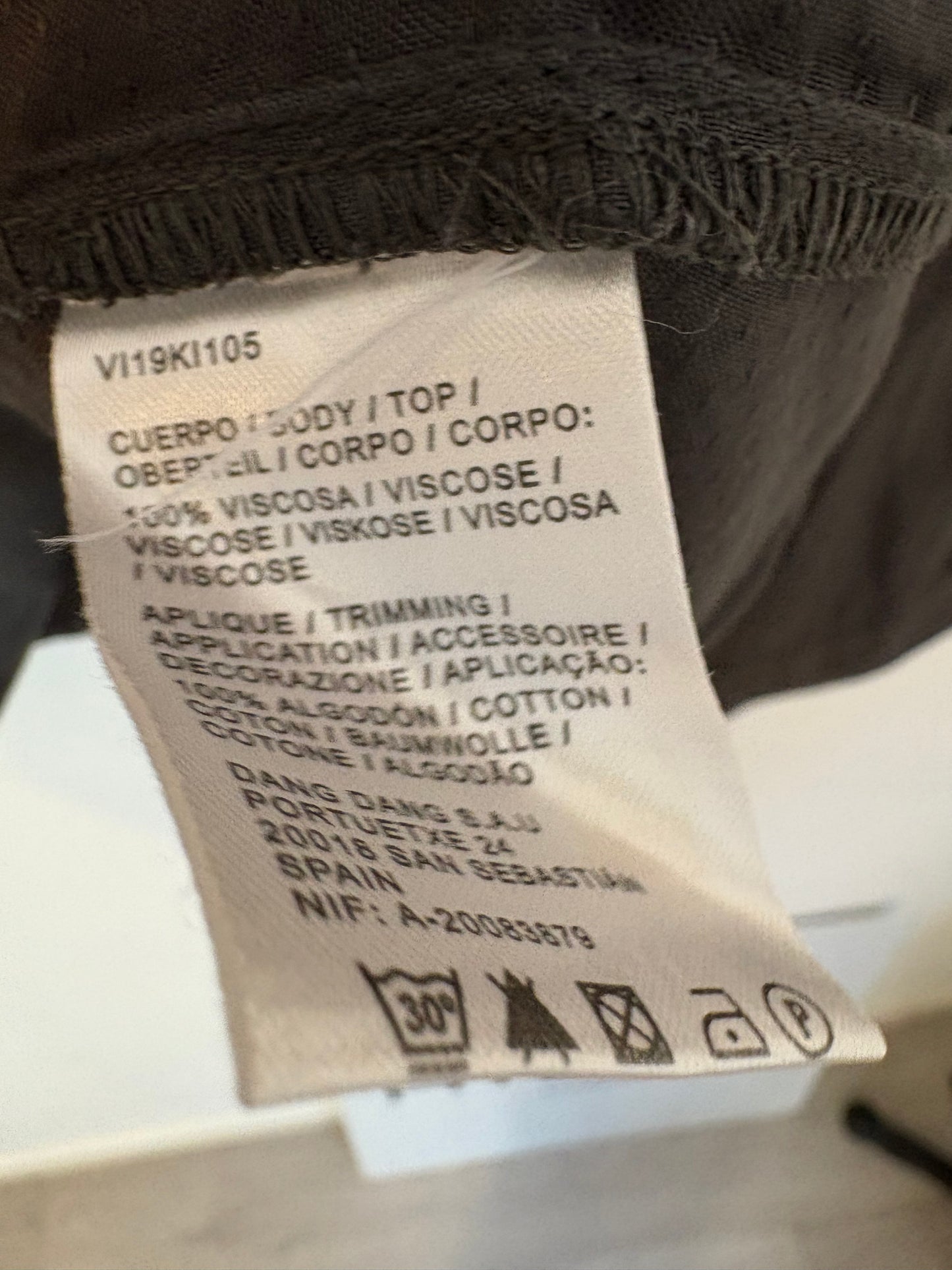 INDI & COLD. Blusa gris borados