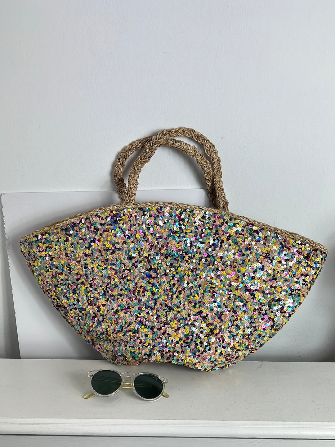 ZARA. Cesta mimbre lentejuelas colores