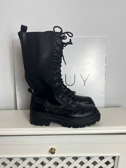 OTRAS. Botas negra militar T.37