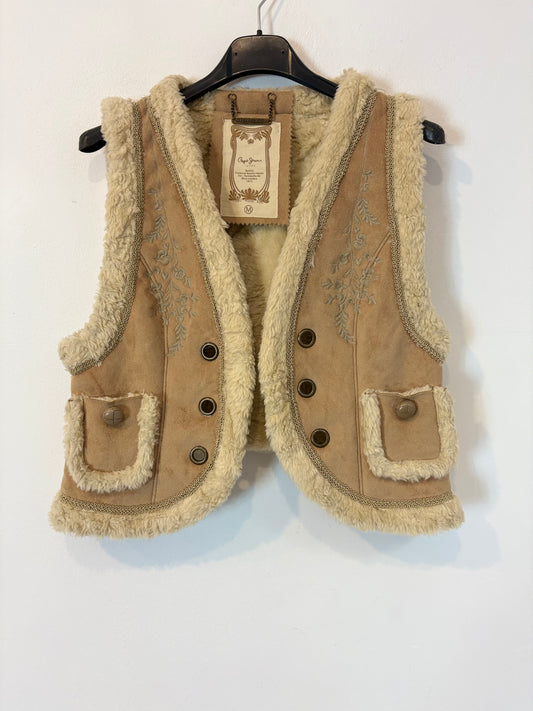 PEPE JEANS. Embroidered faux leather vest. TM