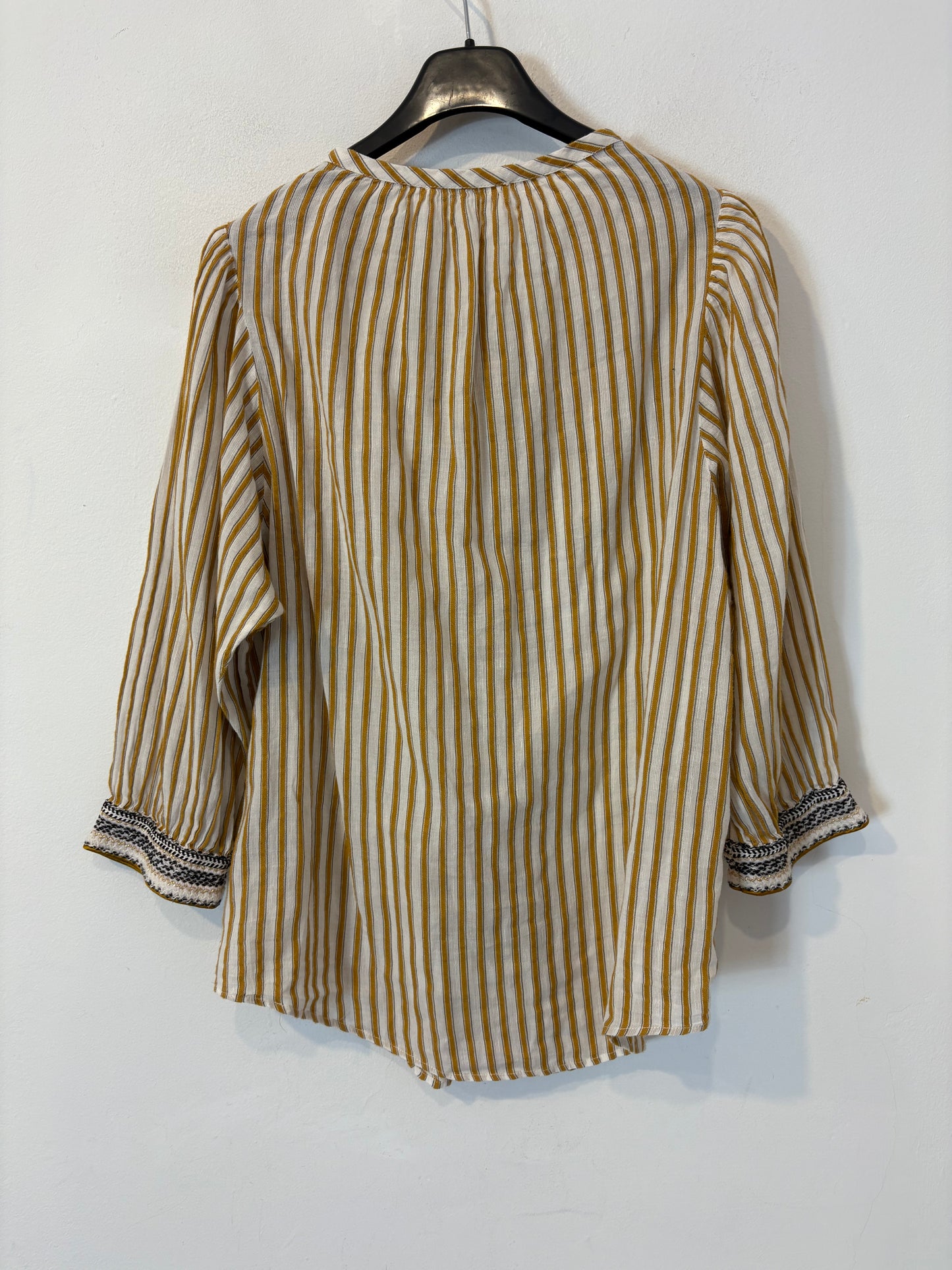 SESSÚN. Blusa rayas detalle puños