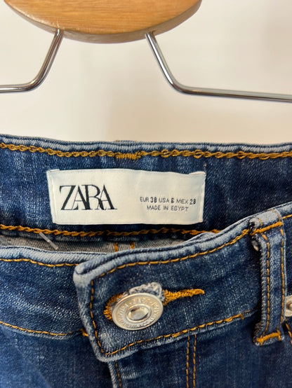 ZARA. Denim azul oscuro campana. T 38